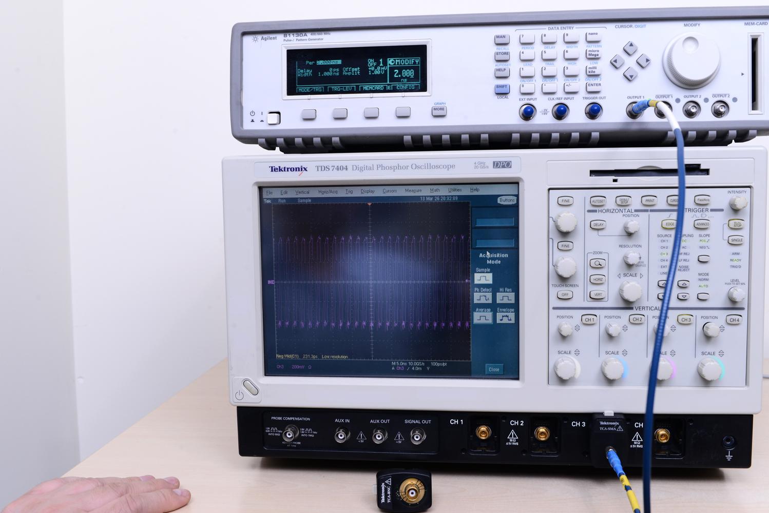 Tektronix TDS7404(OPT:4M ST HT3 JA3 HT3v1.3) 4GHz 20 GS/s